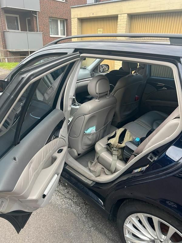 Gebraucht Mercedes E320 224 PS (164 kW) 2004 Blau Kombi