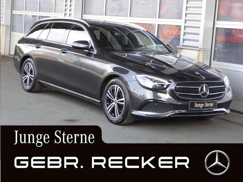 Lack graphitgrau Gebraucht 2023 Mercedes E220 Avantgarde Kombi | 36.900 € (Fairer Preis) - Bild 1/4