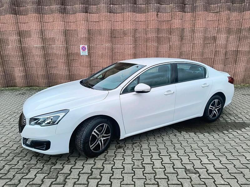 Gebraucht Peugeot 508 Active 150 PS (110 kW) 2016 Weiß Limousine