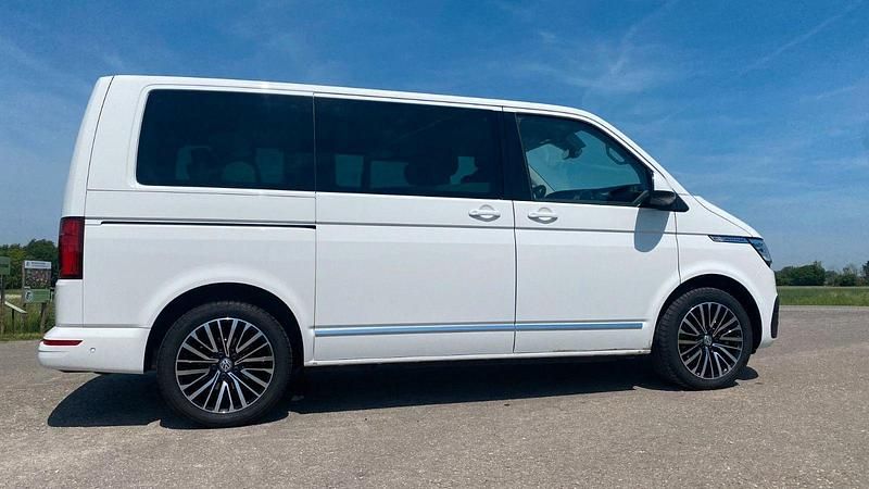 Usado VW Multivan 150 HP (110 kW) 2021 Branco Monovolume