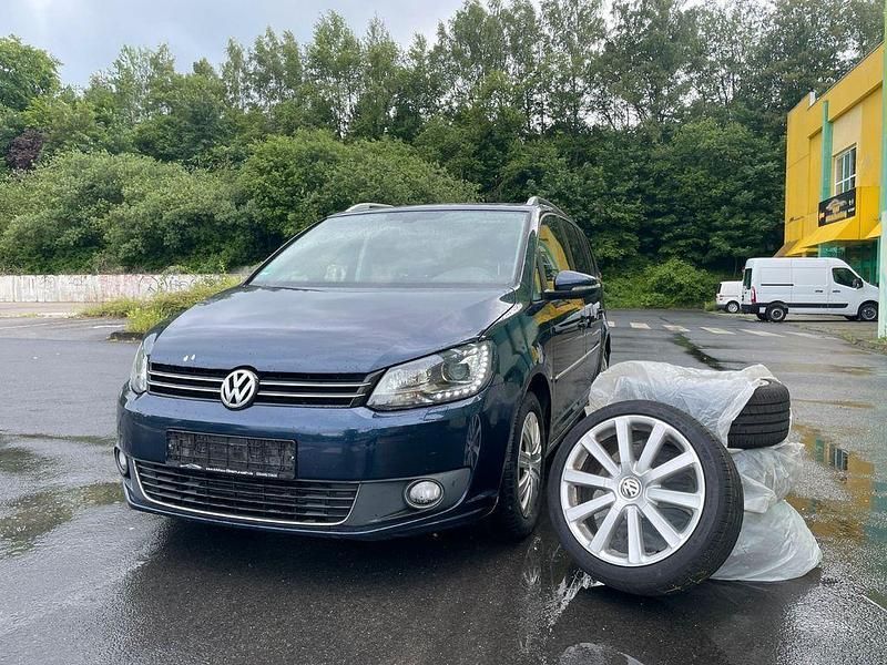 Schwarz Gebraucht 2011 VW Touran Highline Van / Kleinbus | 7.999 € (Guter Preis) - Bild 1/4