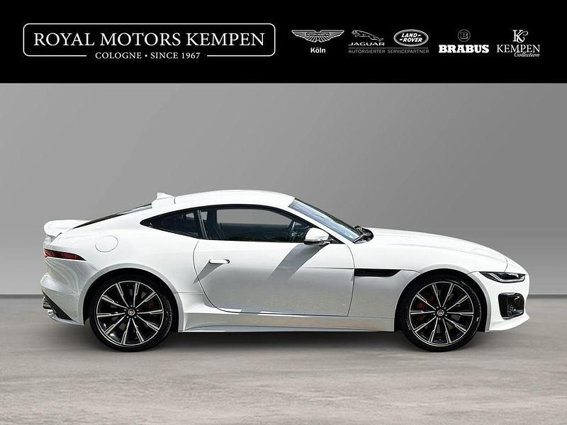 Gebraucht Jaguar F-Type R 575 PS (422 kW) 2022 Fuji white Coupé