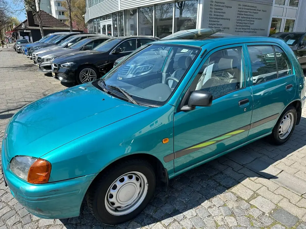 Gebraucht Toyota Starlet 75 PS (55 kW) 1996 Blau Kleinwagen