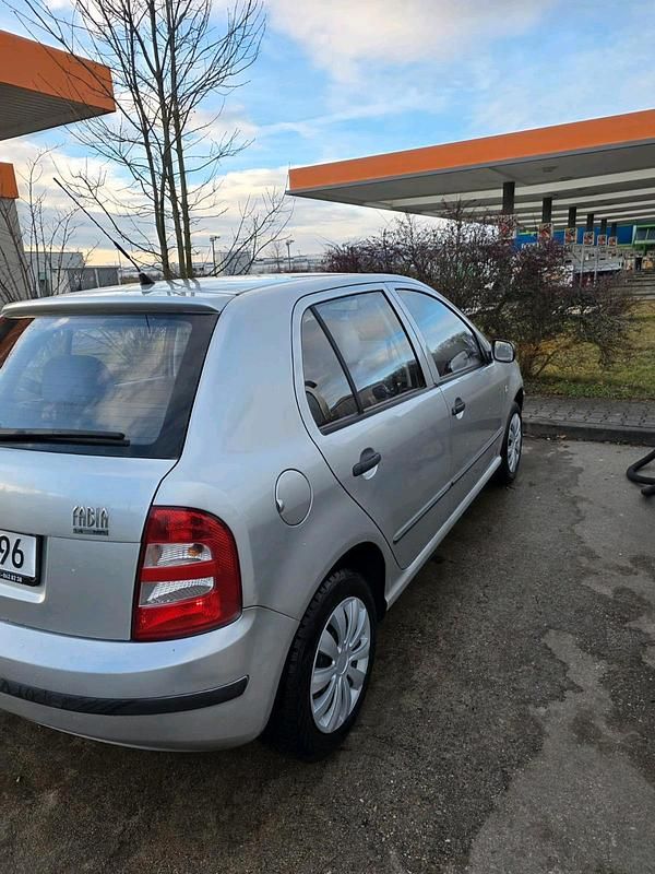 Gebraucht Skoda Fabia 59 PS (43 kW) 2002 Silber Kleinwagen
