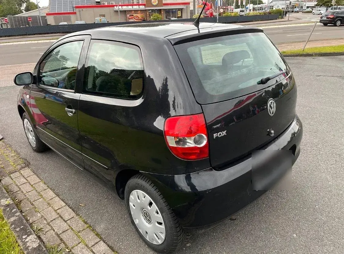 Gebraucht VW Fox 55 PS (40 kW) 2009 Schwarz Kleinwagen