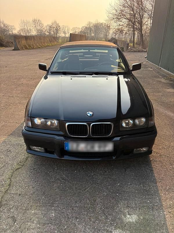 Schwarz Gebraucht 1998 BMW 318 Cabriolet Cabrio | 4.950 € (Fairer Preis) - Bild 1/4