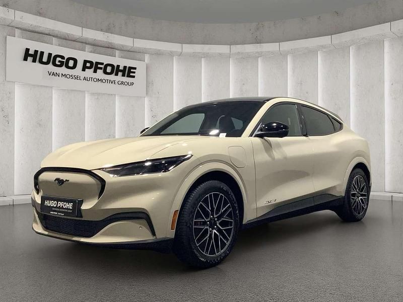 Terrain sand Neu 2025 Ford Mustang Mach-E Extended Range SUV | 57.224 € (Teuer) - Bild 1/4