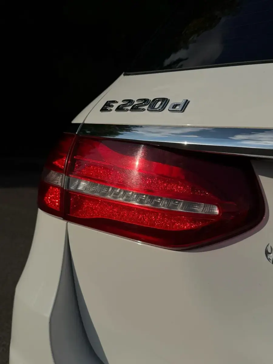Gebraucht Mercedes E220 194 PS (142 kW) 2018 Weiß Kombi