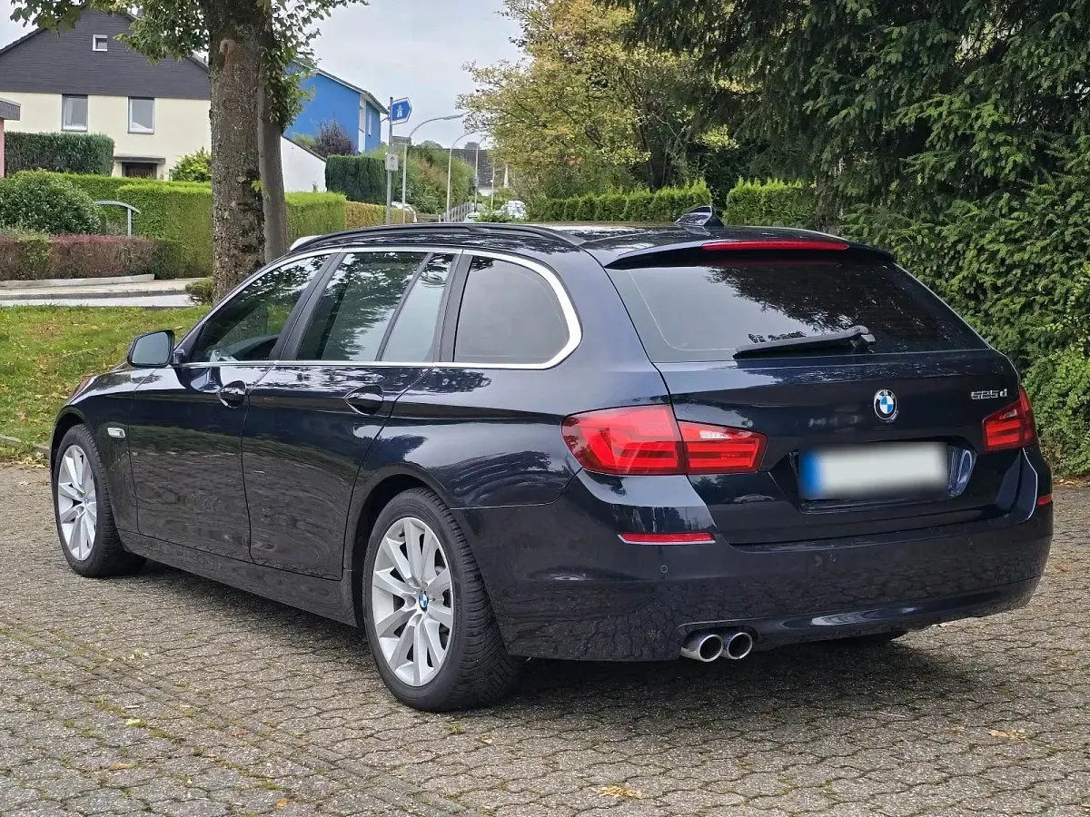 Gebraucht BMW 525 218 PS (160 kW) 2013 Blau Kombi