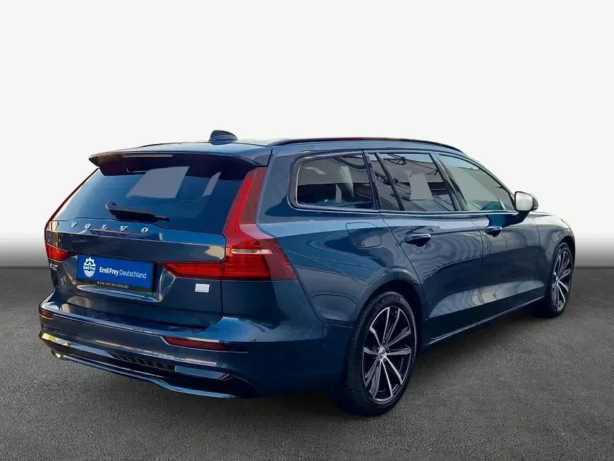 Używany Volvo V60 Ultimate 455 KM (334 kW) 2022 Niebieski Kombi