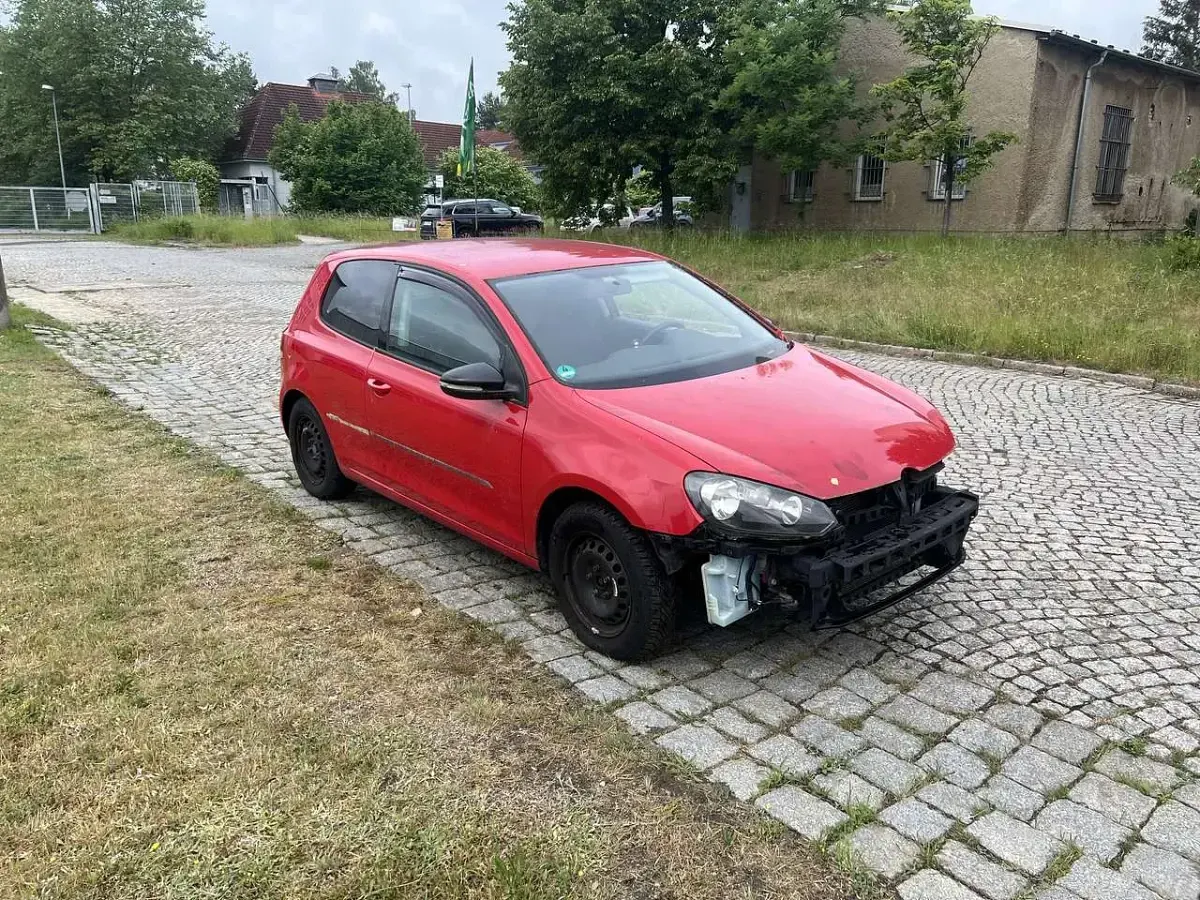 Gebraucht VW Golf VI Trendline 80 PS (58 kW) 2009 Rot Kleinwagen