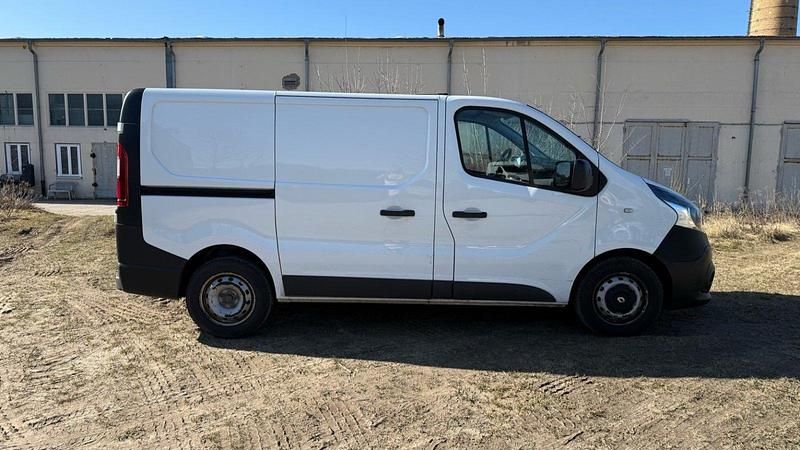 Gebraucht Renault Trafic 95 PS (69 kW) 2017 Weiß Van / Kleinbus