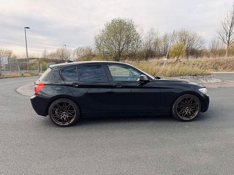 Gebraucht BMW 02 136 PS (100 kW) 2012 Schwarz Limousine