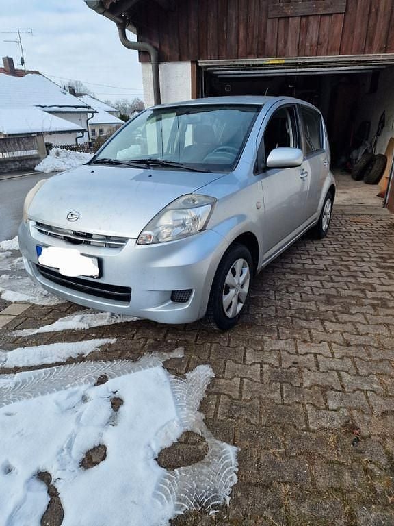 Grau Gebraucht 2008 Daihatsu Sirion Kleinwagen | 2.000 € (Fairer Preis) - Bild 1/4