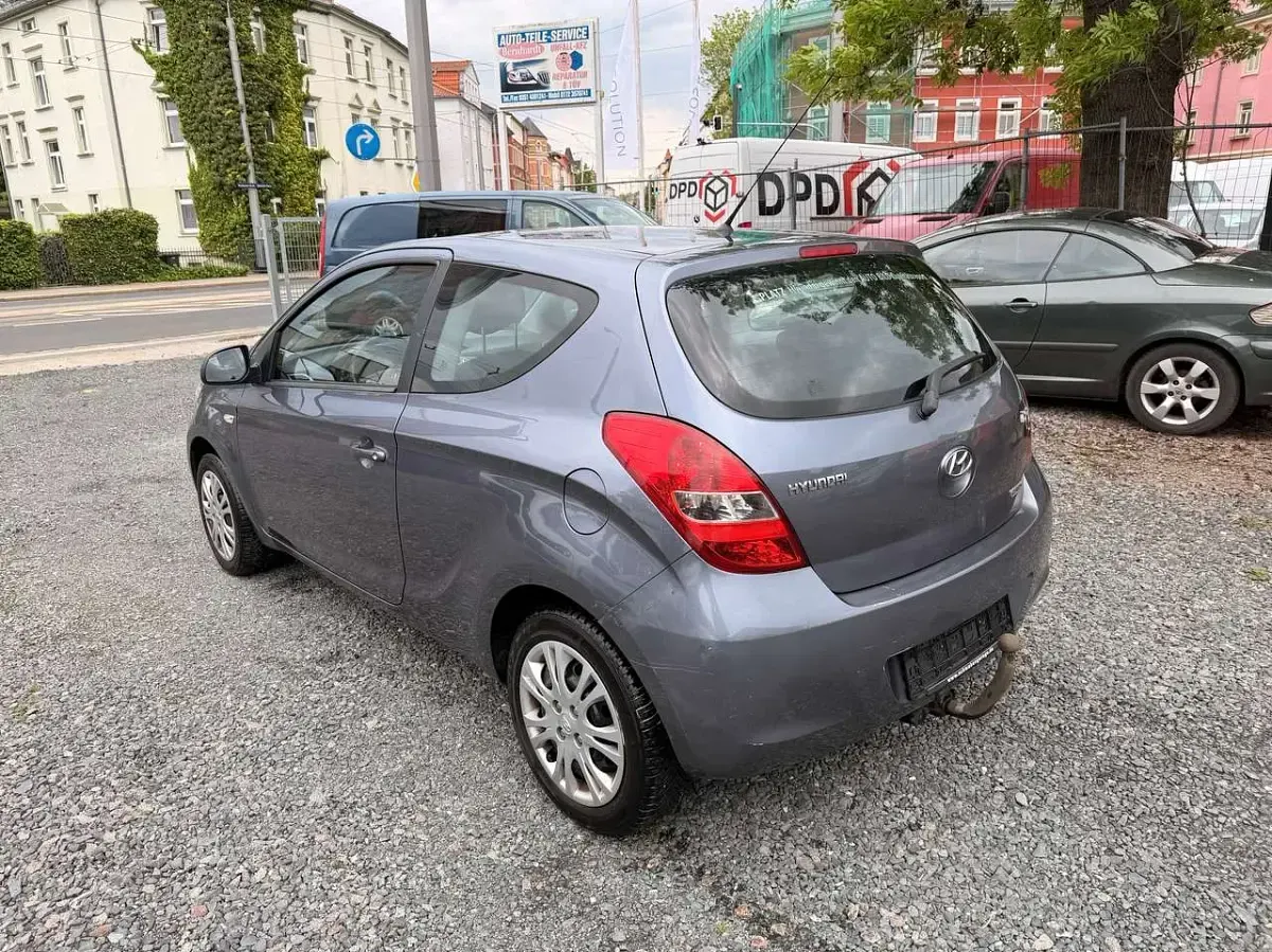 Gebraucht Hyundai i20 Classic 90 PS (66 kW) 2011 Grau Kleinwagen