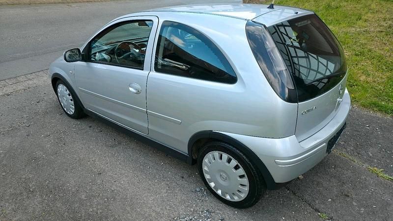 Gebraucht Opel Corsa 60 PS (44 kW) 2005 Silber Kleinwagen