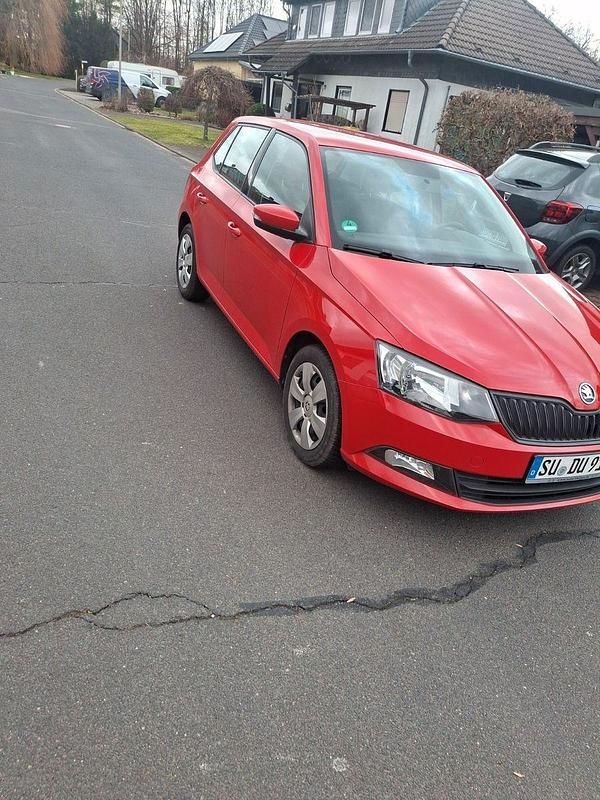 Gebraucht Skoda Fabia Ambition 60 PS (44 kW) 2017 Rot Kleinwagen