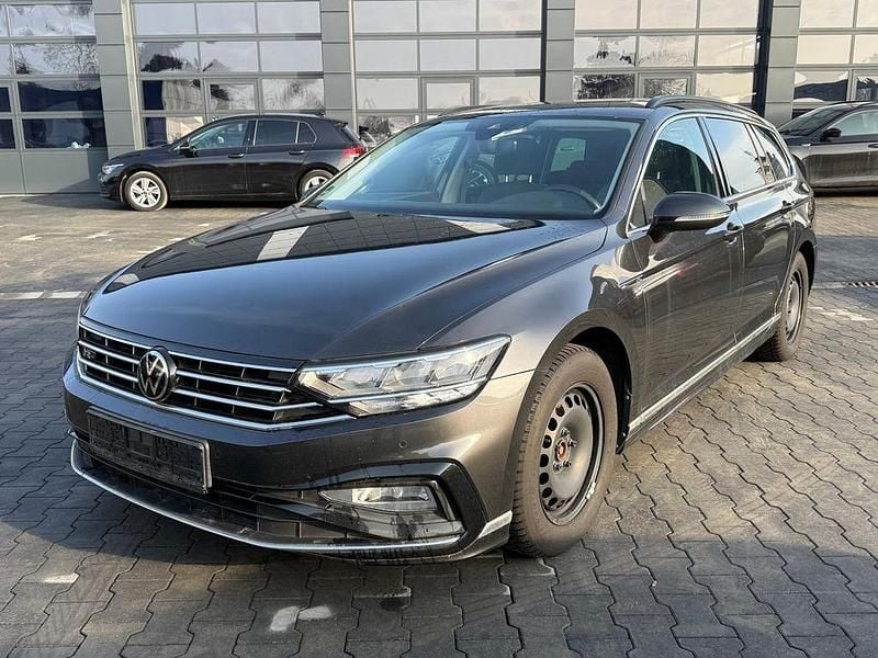 Grau Gebraucht 2022 VW Passat R-line Kombi | 19.990 € (Etwas zu teuer) - Bild 1/4