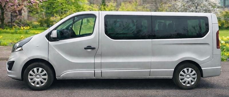 Gebraucht Opel Vivaro 145 PS (106 kW) 2018 Silber Van / Kleinbus