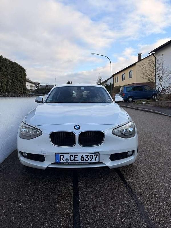 Weiß Gebraucht 2013 BMW 116 Efficient Dynamics Kleinwagen | 9.200 € (Fairer Preis) - Bild 1/4