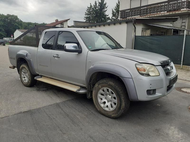 Grau Gebraucht 2004 Mazda BT-50 Abholung | 5.400 € - Bild 1/4