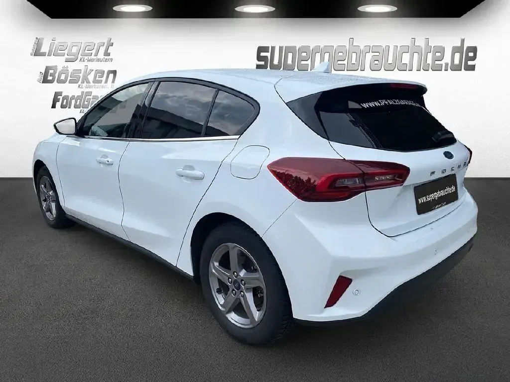 Używany Ford Focus Titanium 125 KM (91 kW) 2023 Biały Sedan/Limuzyna