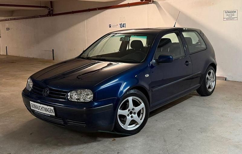 Blau Gebraucht 2001 VW Golf IV Edition Limousine | 1.750 € (Etwas zu teuer) - Bild 1/4