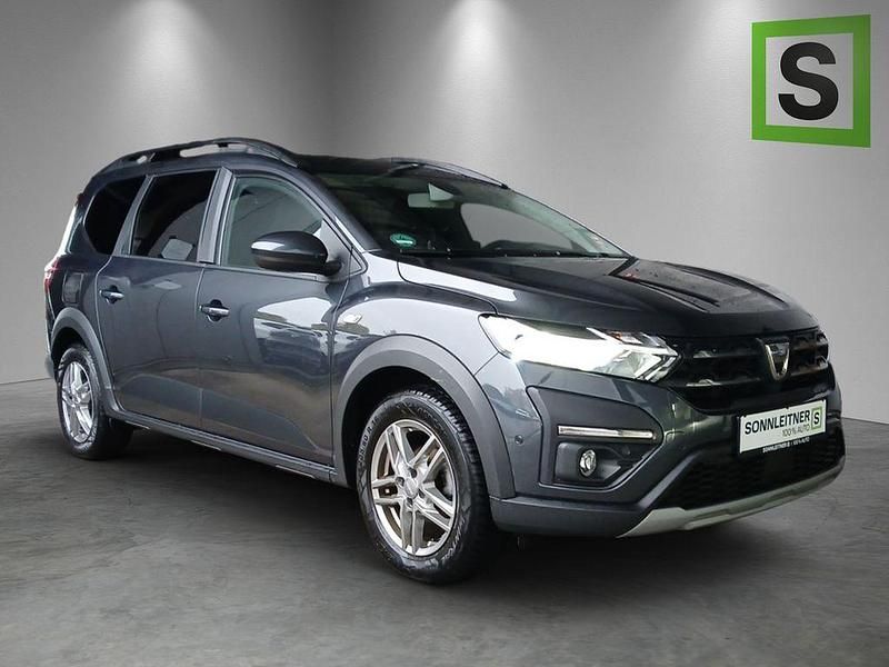 Grau Gebraucht 2022 Dacia Jogger Comfort Van / Kleinbus | 16.890 € (Fairer Preis) - Bild 1/3