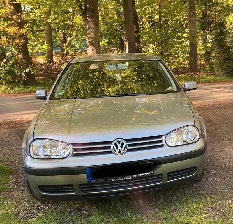 Grau Gebraucht 2001 VW Golf IV Kleinwagen | 2.700 € (Fairer Preis) - Bild 1/4