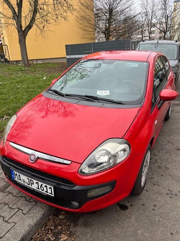 Rot Gebraucht 2010 Fiat Grande Punto Kleinwagen | 2.000 € (Guter Preis) - Bild 1/4