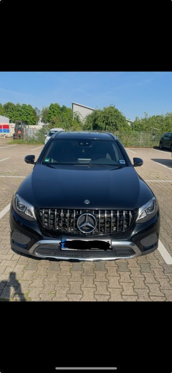 Schwarz Gebraucht 2017 Mercedes GLC250 AMG line SUV | 21.990 € (Fairer Preis) - Bild 1/4