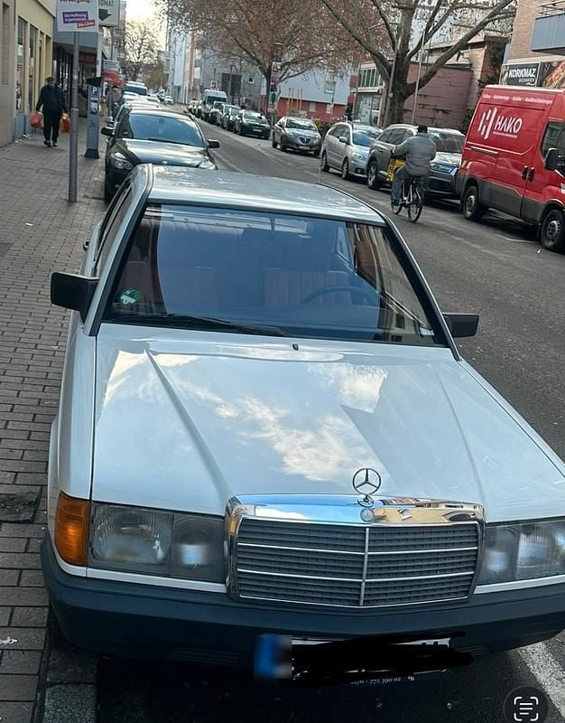 Gebraucht Mercedes 190 120 PS (88 kW) 1984 Weiß Limousine