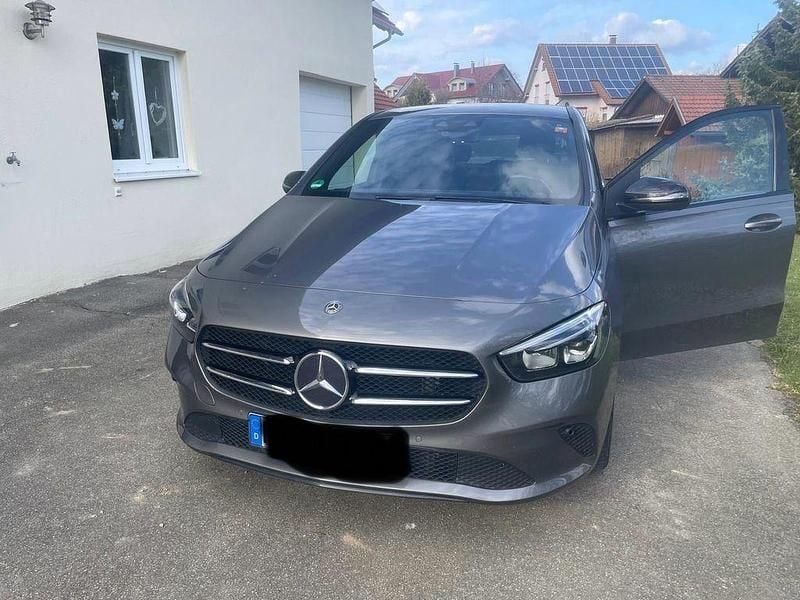 Gebraucht Mercedes B220 190 PS (139 kW) 2019 Grau Van / Kleinbus