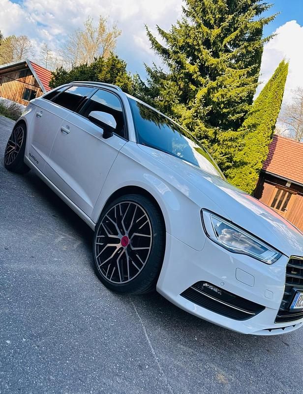 Weiß Gebraucht 2014 Audi A3 Ambiente Limousine | 15.700 € (Fairer Preis) - Bild 1/4