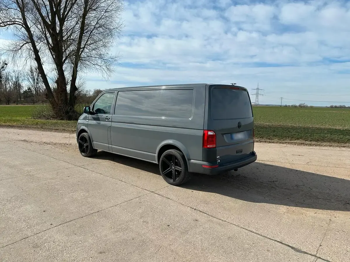 Gebraucht VW T6 140 PS (102 kW) 2016 Grau Van