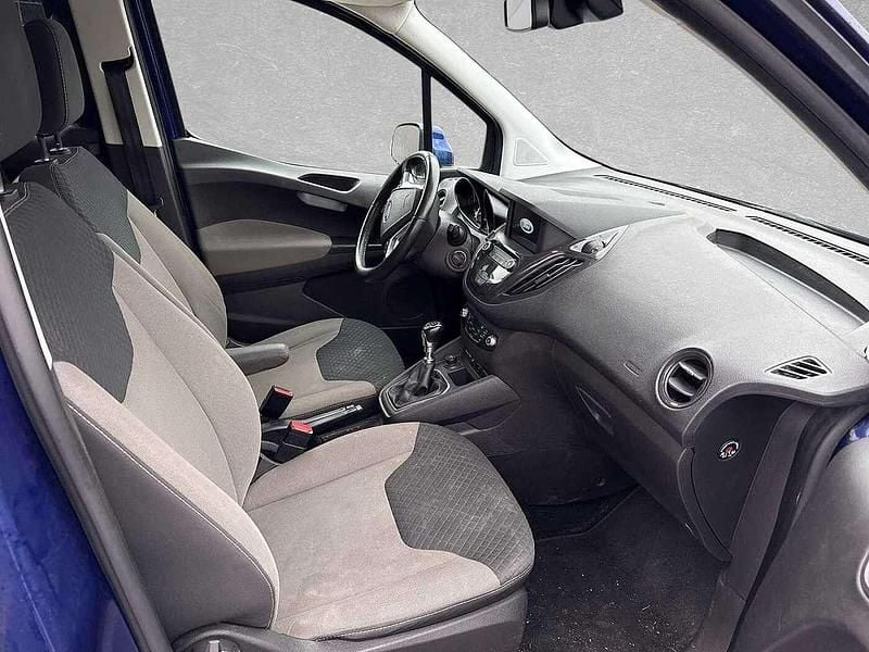 Gebraucht Ford Tourneo Titanium 101 PS (74 kW) 2018 Blau Kombi
