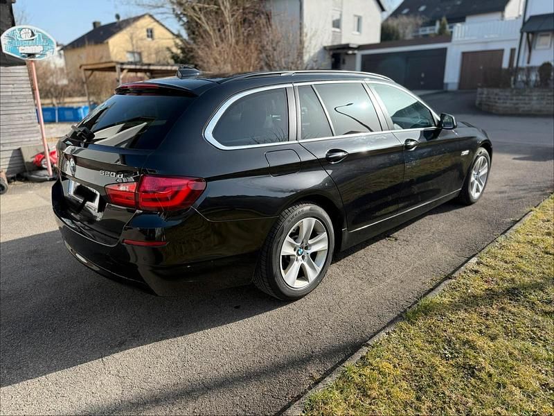 Gebraucht BMW 520 184 PS (135 kW) 2011 Schwarz Kombi