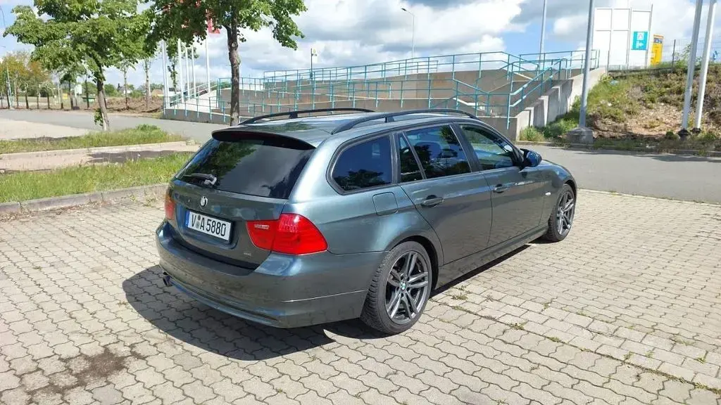 Gebraucht BMW 318 143 PS (105 kW) 2009 Grün Kombi