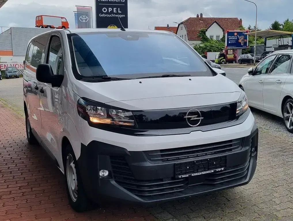 Gebraucht Opel Vivaro 136 PS (100 kW) 2024 Weiß Van / Kleinbus