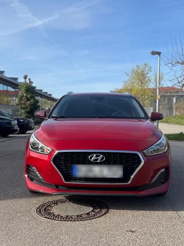 Gebraucht Hyundai i30 Style 140 PS (102 kW) 2020 Rot Kombi
