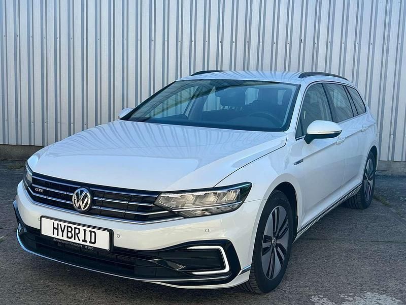 Pure white Gebraucht 2020 VW Passat GTE Kombi | 21.900 € (Fairer Preis) - Bild 1/4