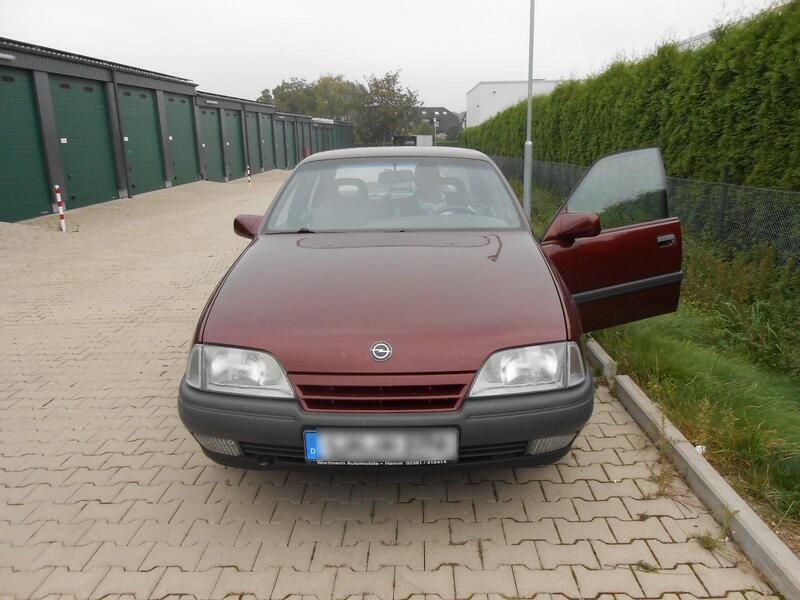 Rot Gebraucht 1990 Opel Omega Limousine | 2.800 € - Bild 1/4