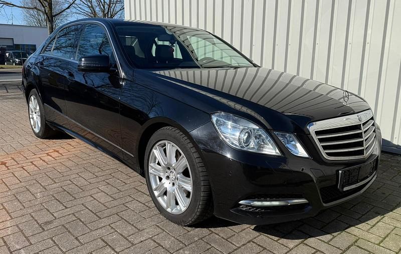 Gebraucht Mercedes E300 Avantgarde 231 PS (169 kW) 2011 Schwarz Limousine