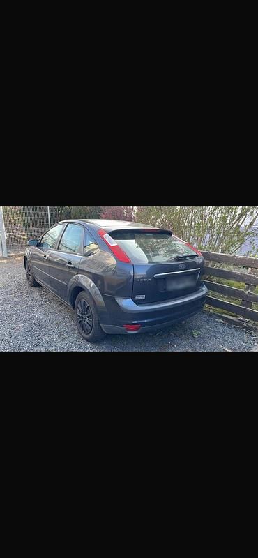 Gebraucht Ford Focus 115 PS (84 kW) 2008 Grau Limousine