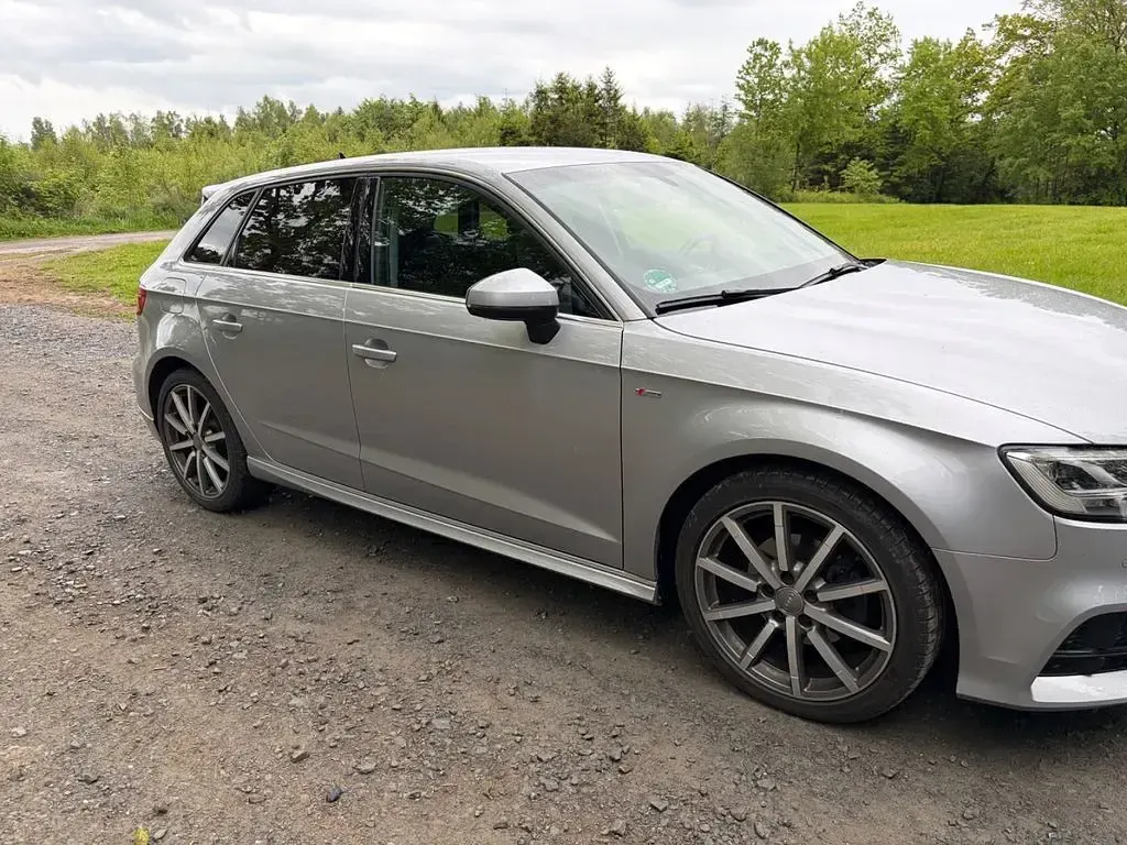 Używany Audi A3 S-Line 150 KM (110 kW) 2019 Srebrny Sedan/Limuzyna