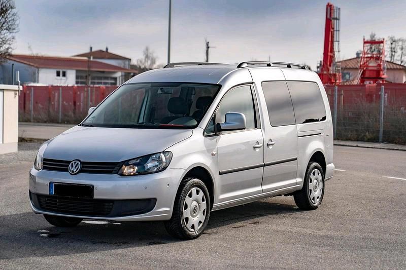 Second-hand VW Caddy Maxi 105 CP (77 kW) 2014 Argintiu Monovolum