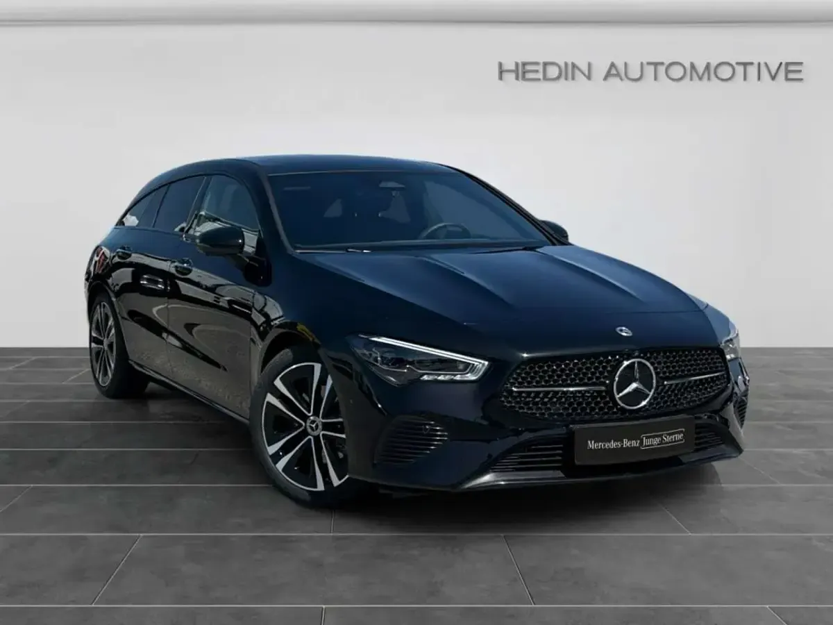 Gebraucht Mercedes CLA200 Night 150 PS (110 kW) 2025 Schwarz Limousine