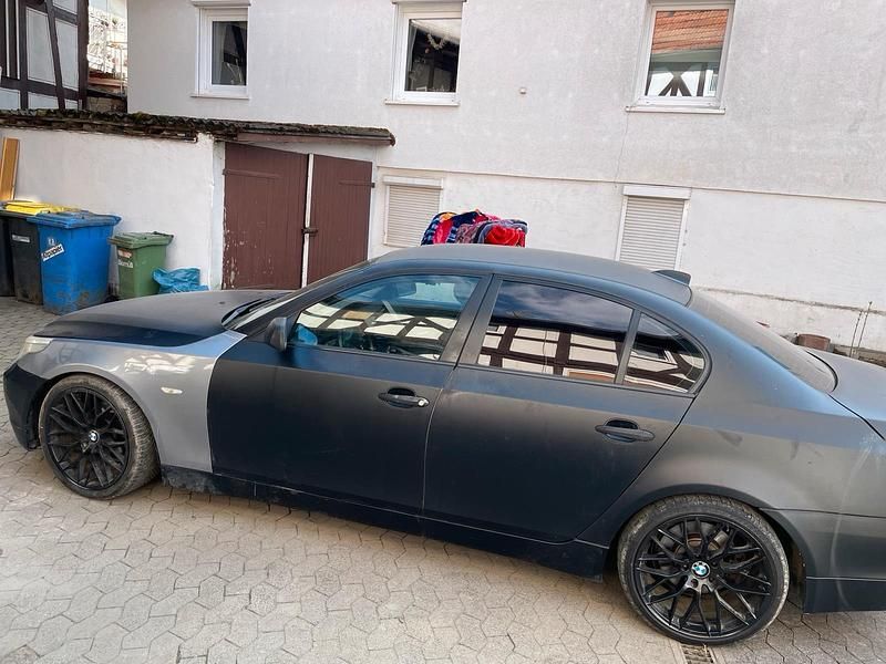 Gebraucht BMW 523 177 PS (130 kW) 2004 Schwarz Limousine