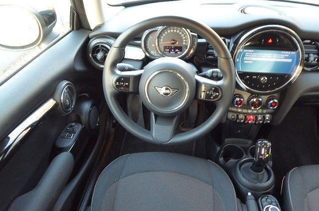 Gebraucht Mini Cooper Essential 136 PS (100 kW) 2022 Schwarz Kleinwagen