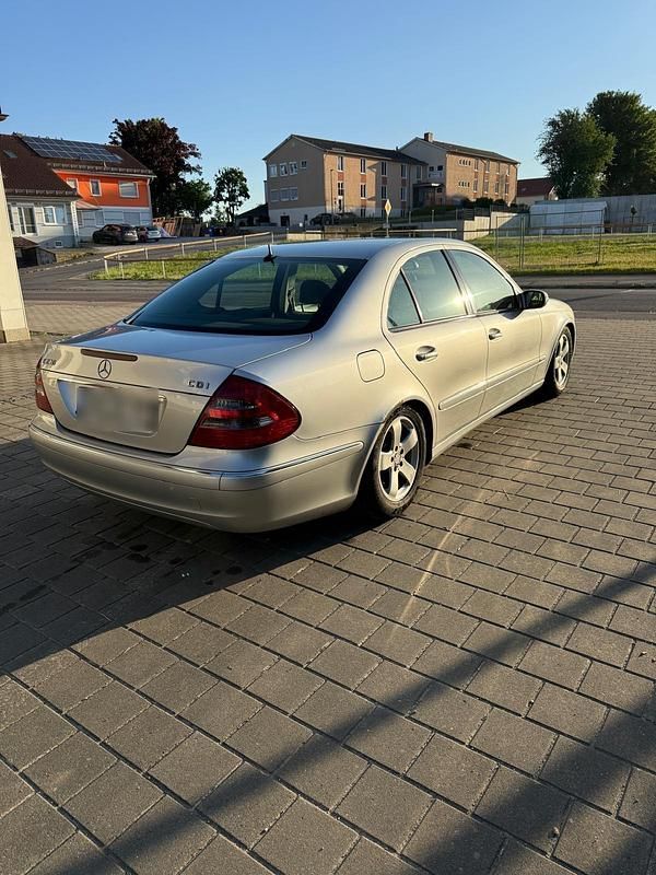 Gebraucht Mercedes E270 2002 Silber Limousine